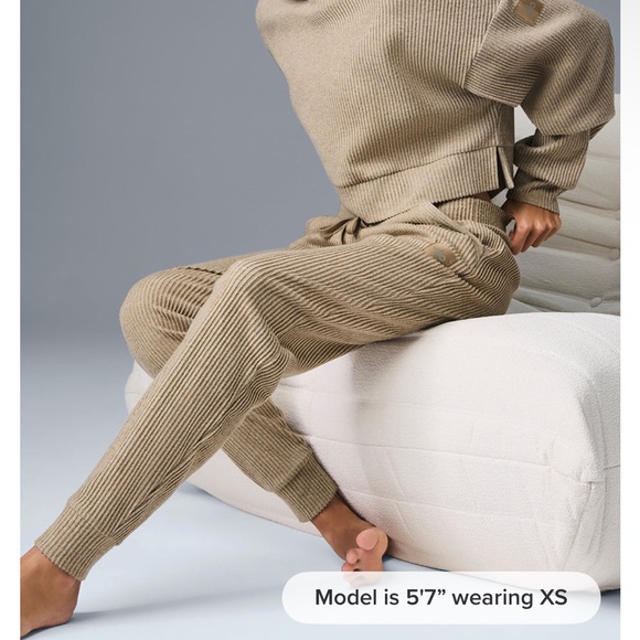 ALO Yoga Pants - Alo Muse Sweatpant and Sweatshirt set size M